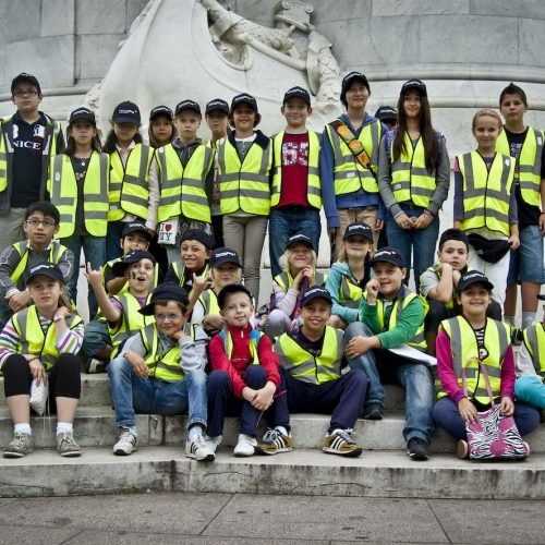 A group picture of Frances King summer schools in London students.