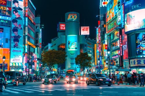 Captivating Tokyo skyline at night, beckoning you to discover the vibrant academic landscape. Explore study opportunities in Tokyo.