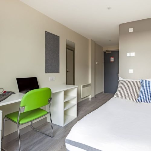 Dormitory room at CES Oxford